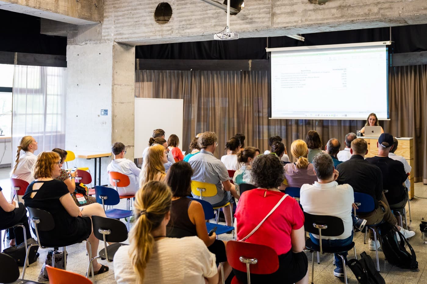 Mira Pape bei einem Seminar